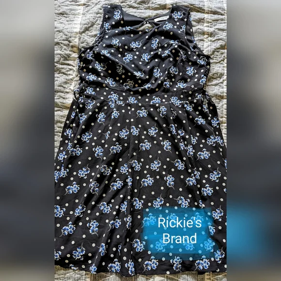 Rickie's blue, white flower & polka dot dress, size 8 ladies, NWOT - Picture 5 of 10